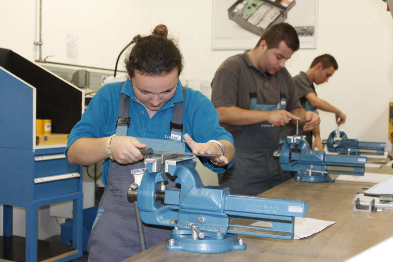 Valerian Laval - Workshop for pupils of Dräxlmaier Hunedoara has started